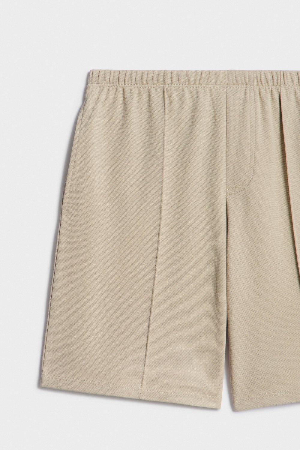 Шорты из пике́ со стрелками