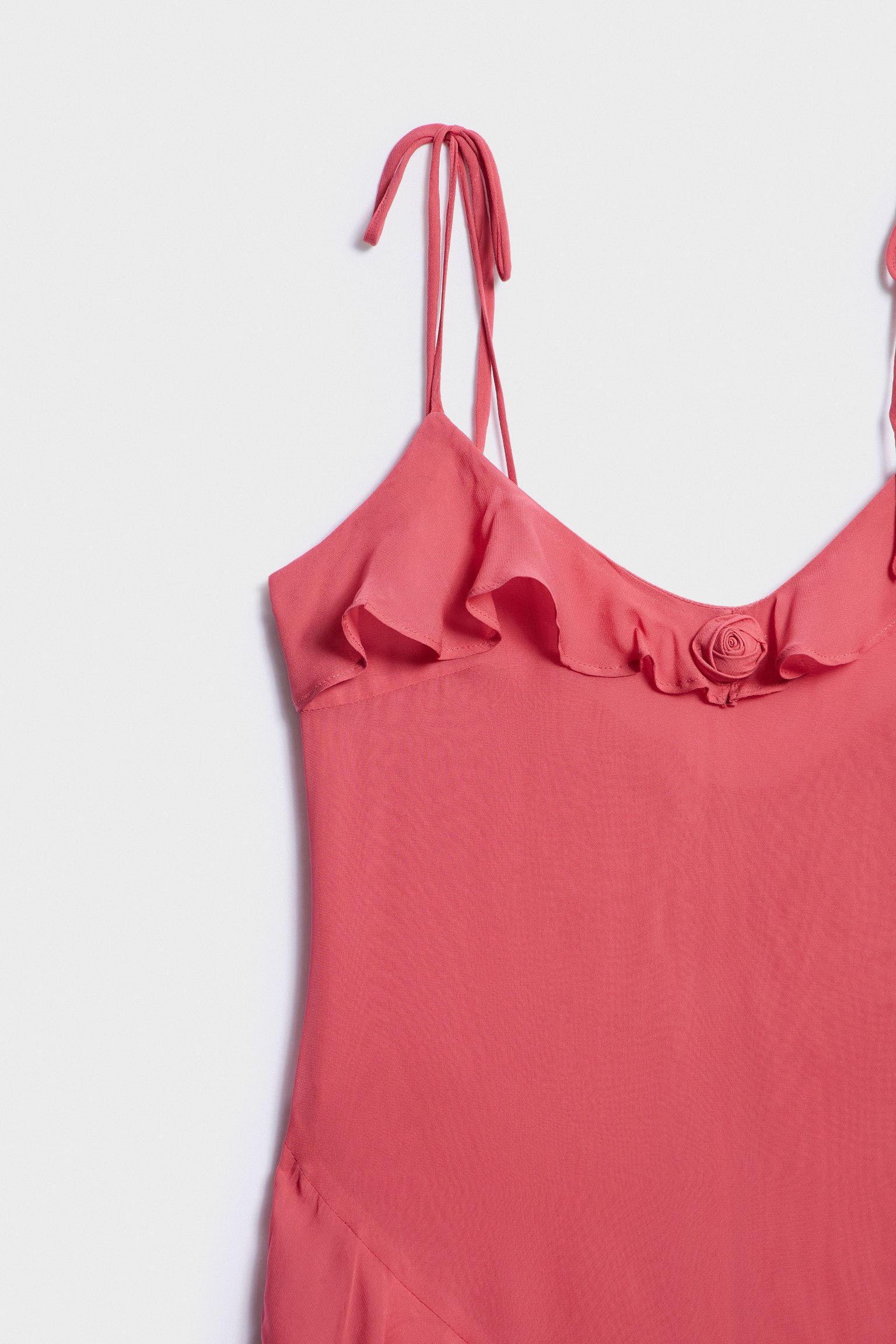 Мини-платье из вискозы с оборками