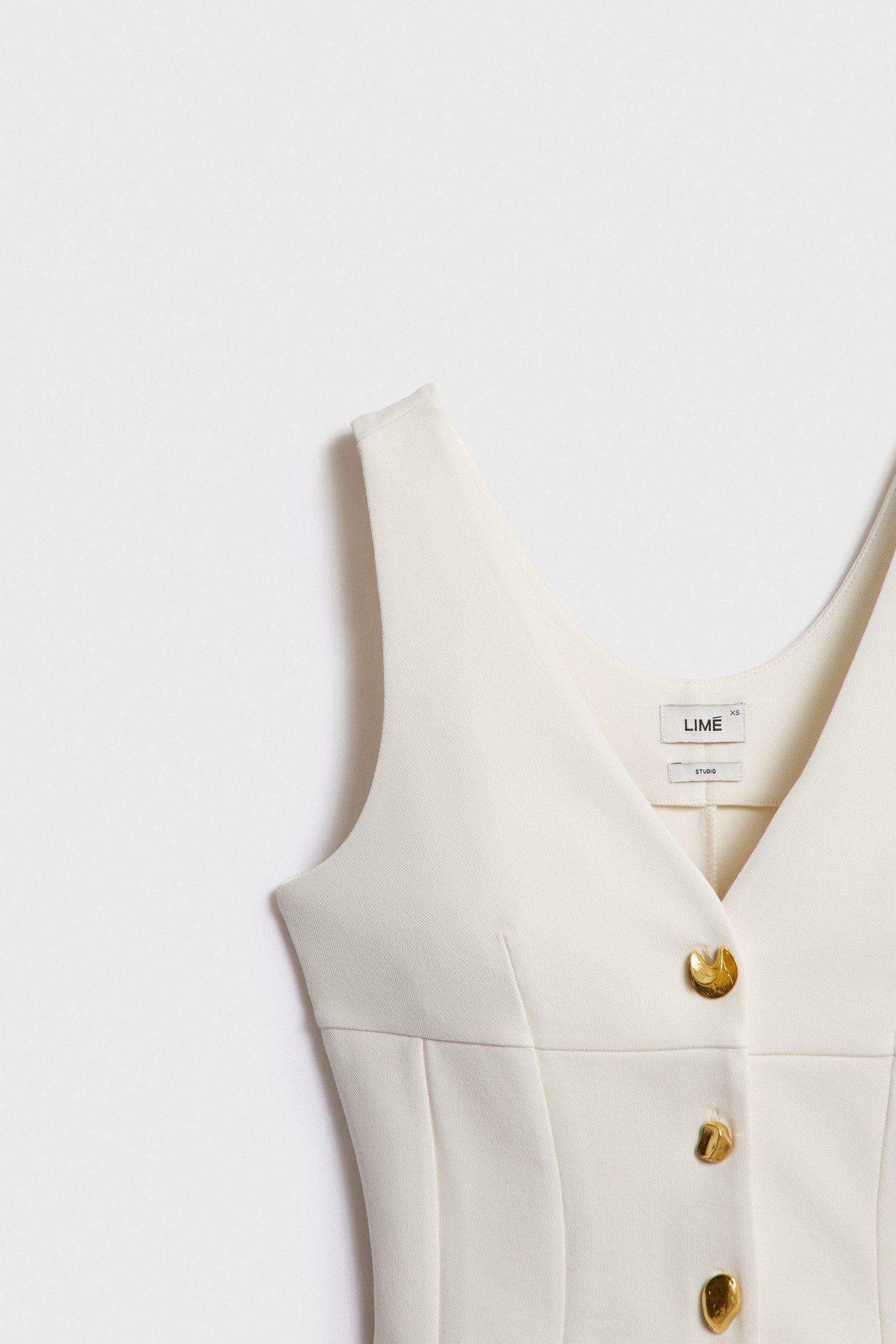 Хлопковый жилет с металлическими пуговицами