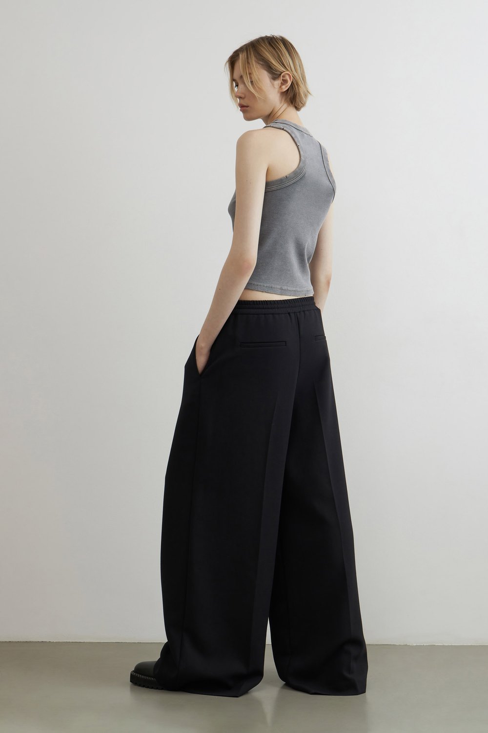 Брюки wide leg с защипами