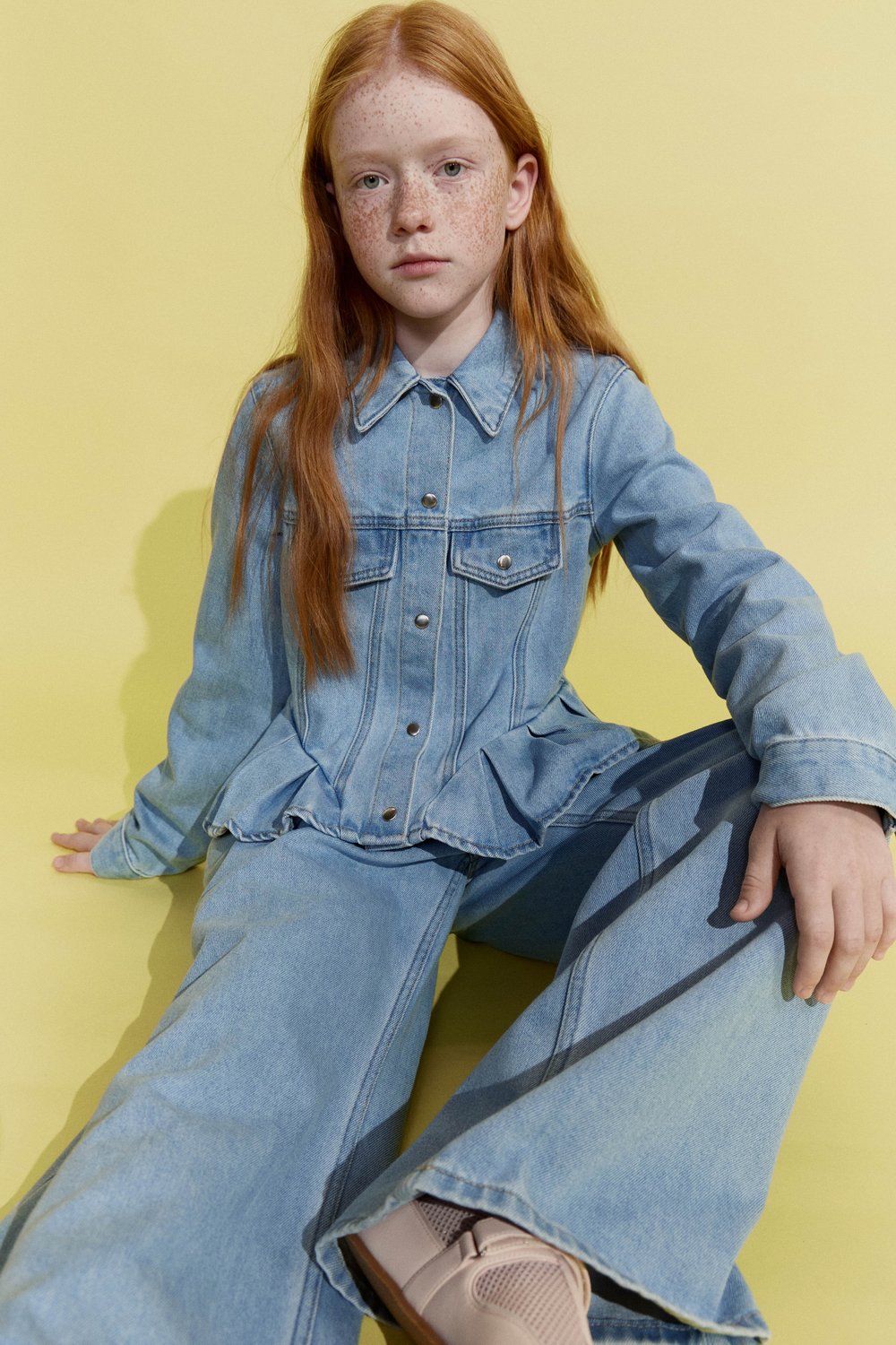 Широкие джинсы со складками