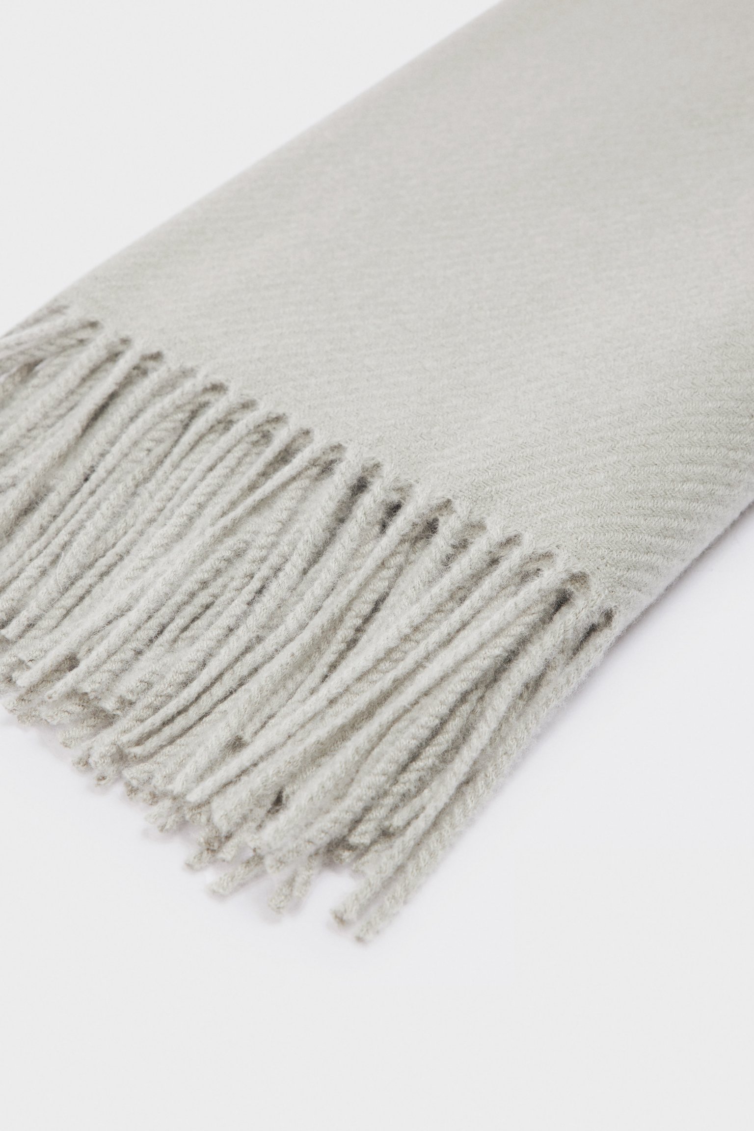 Палантин с бахромой