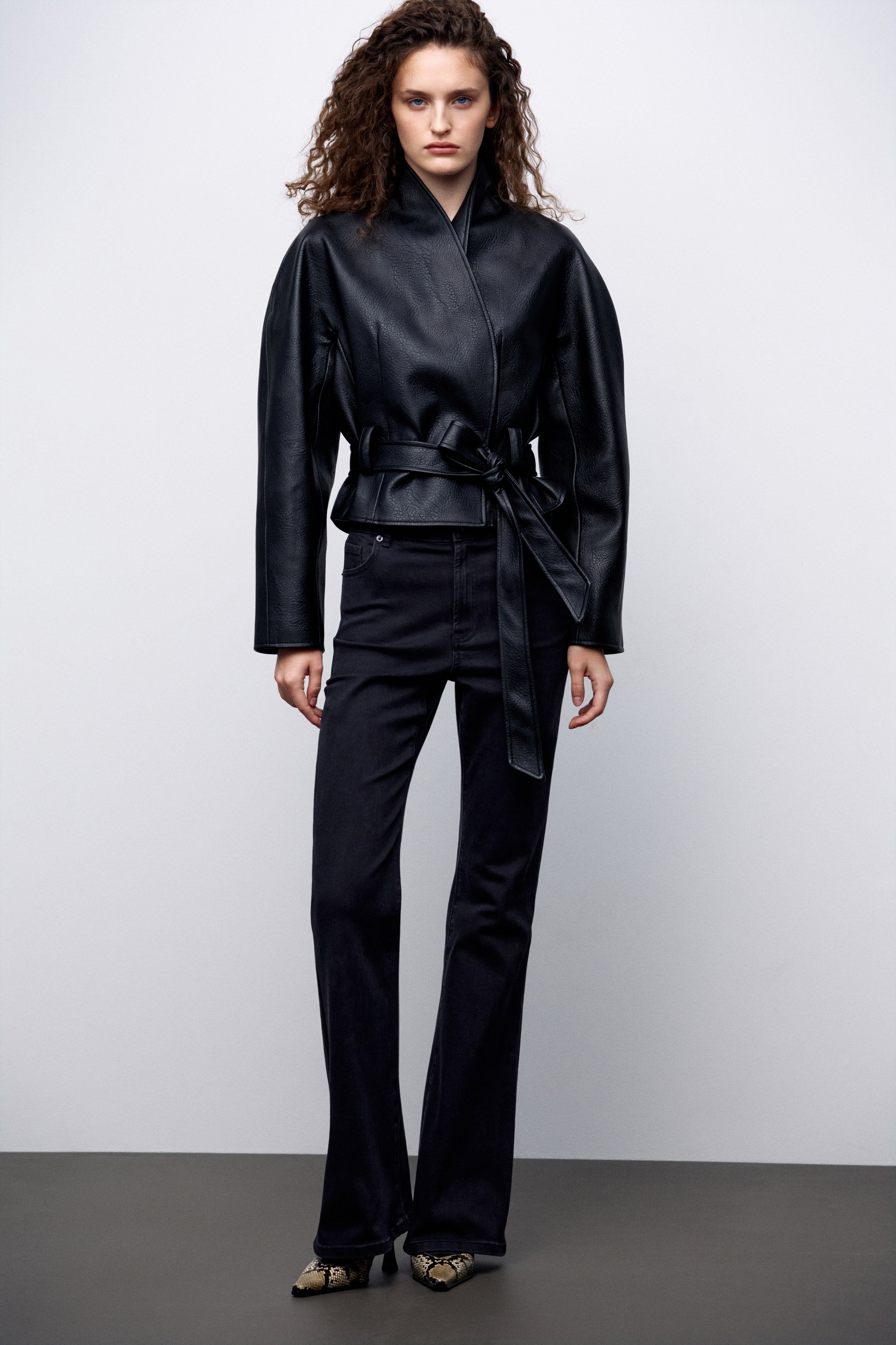 Джинсы клеш с высокой посадкой