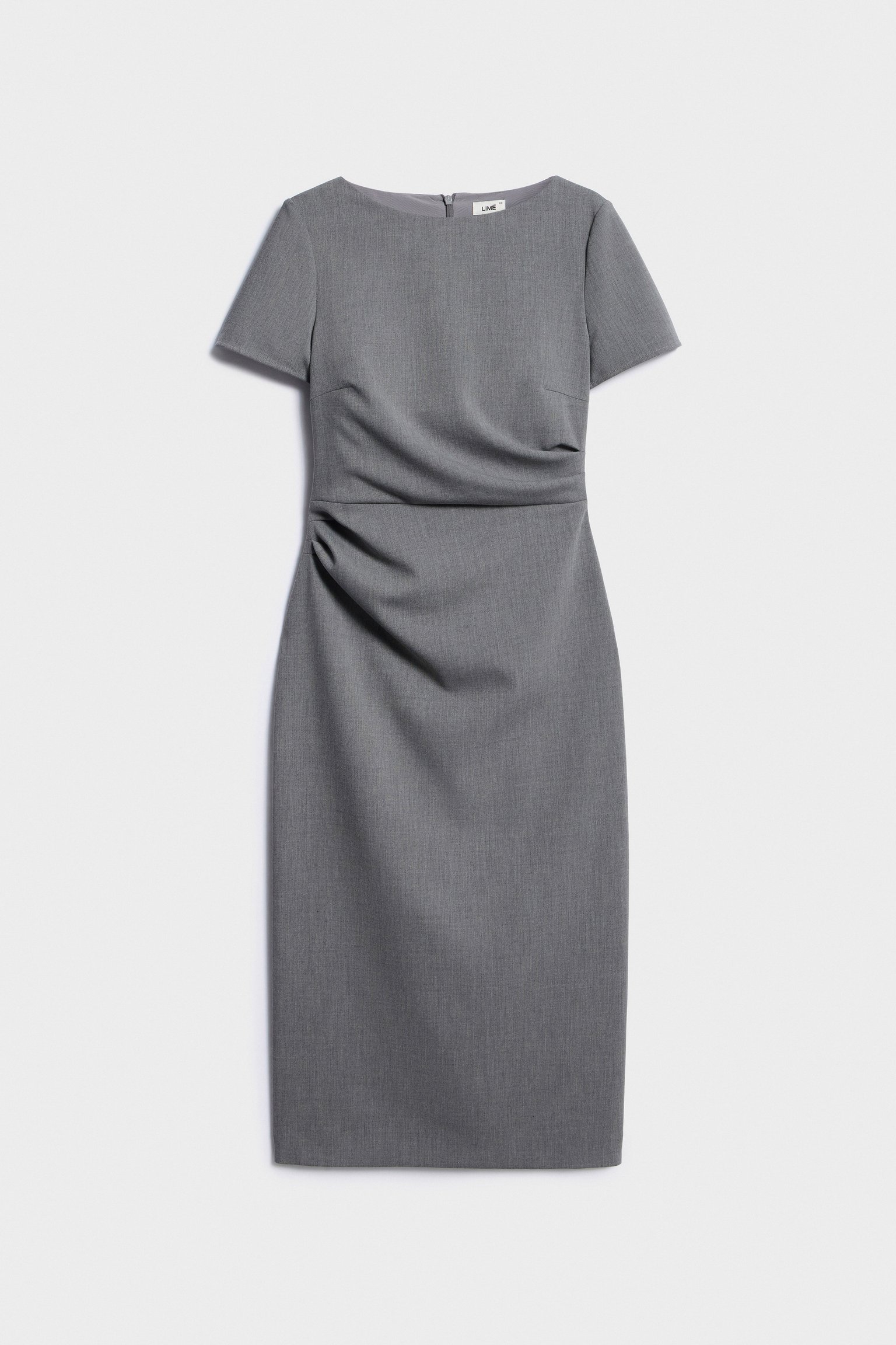 Приталенное миди-платье с драпировкой