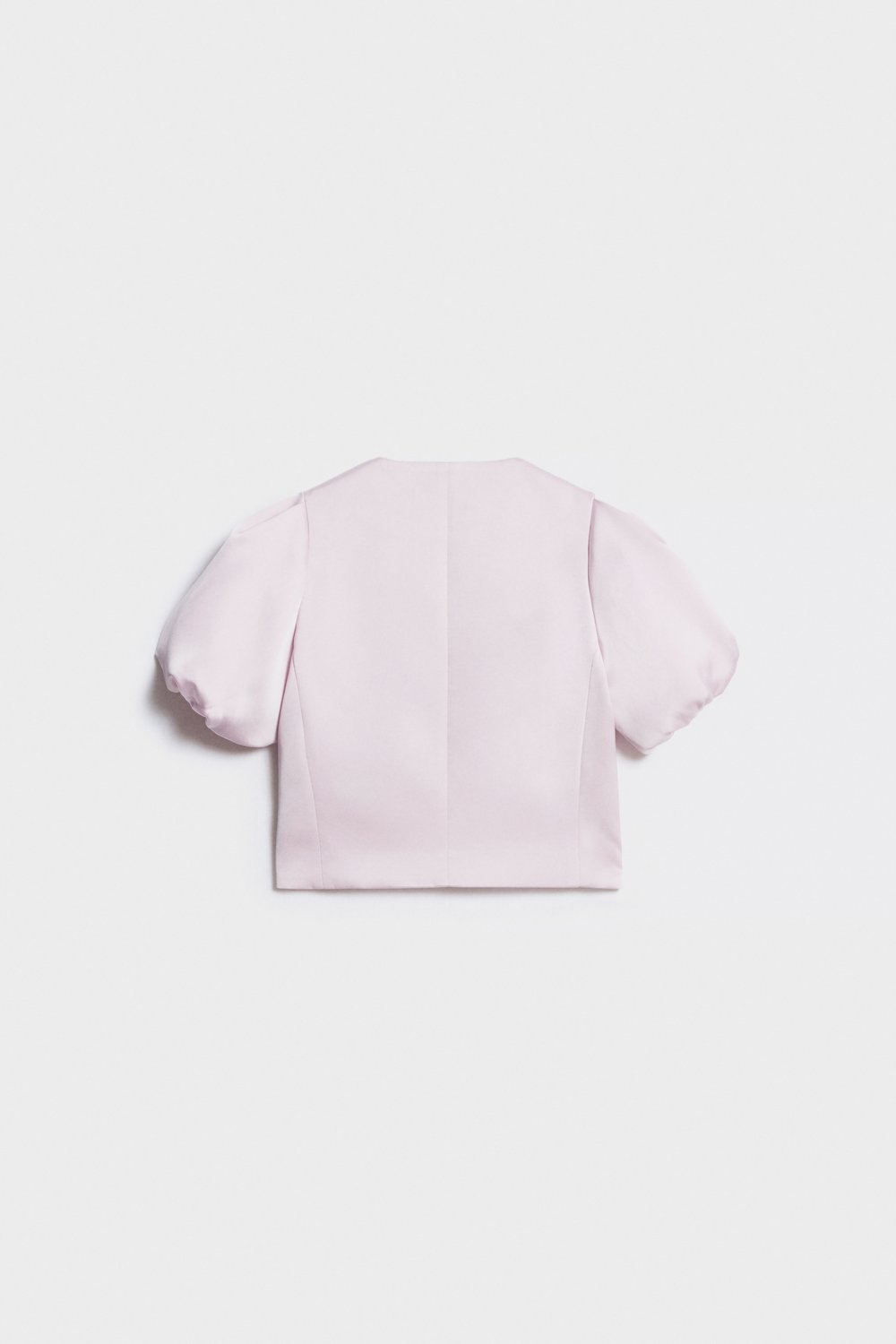 Атласный блейзер с рукавами-буфами