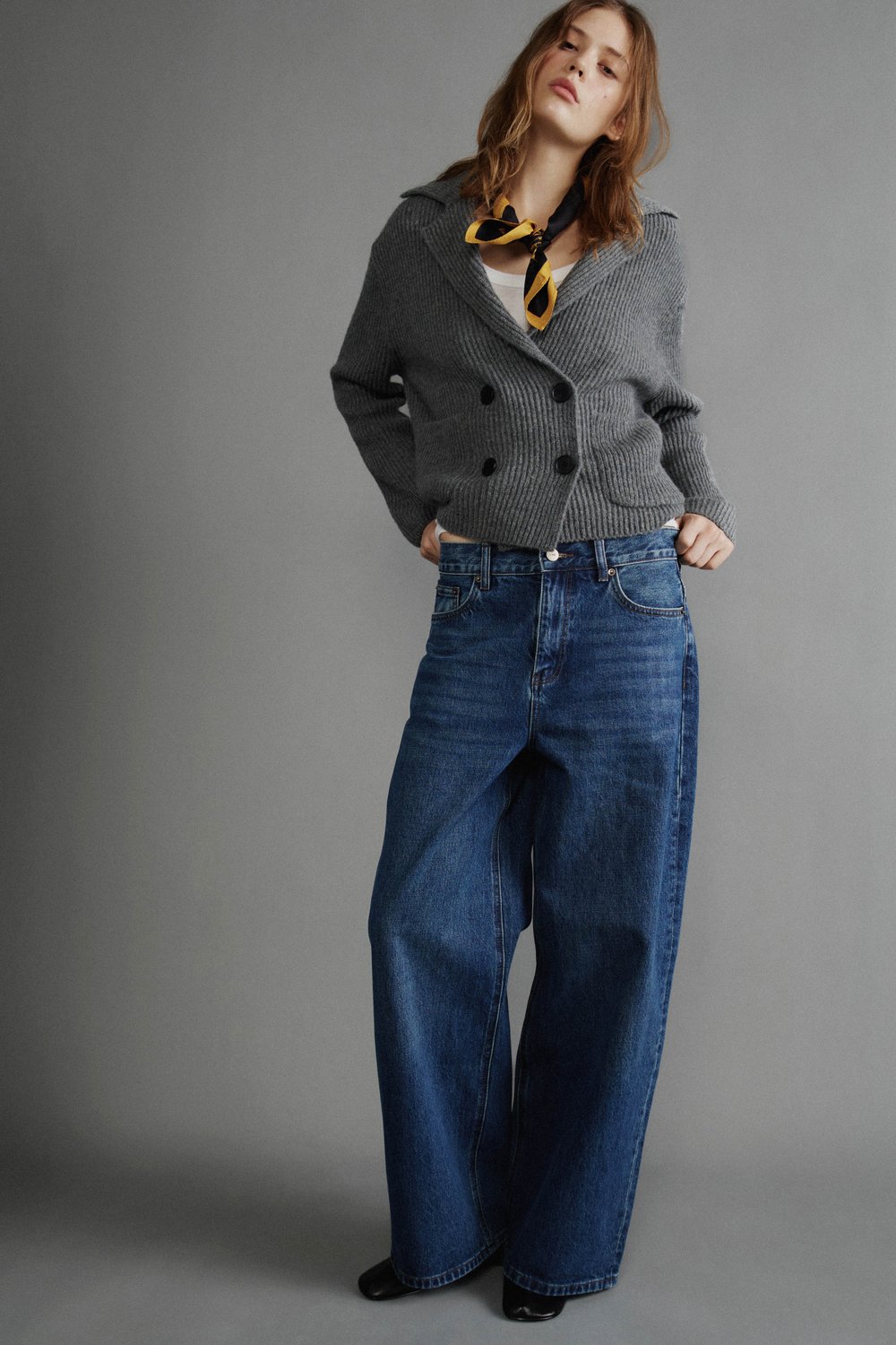Удлиненные джинсы со средней посадкой