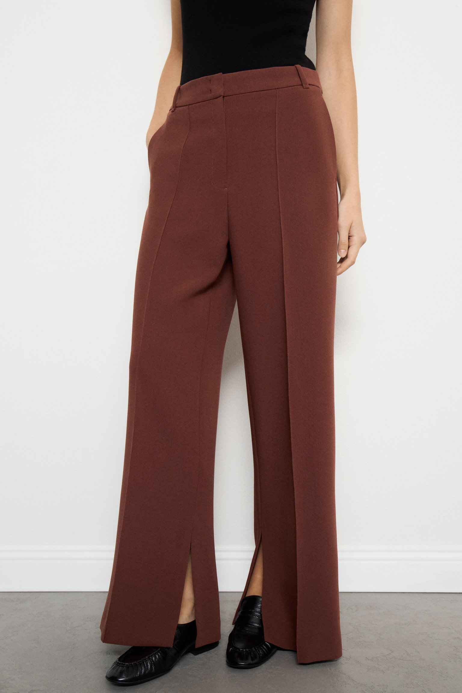 Брюки с разрезами и стрелками