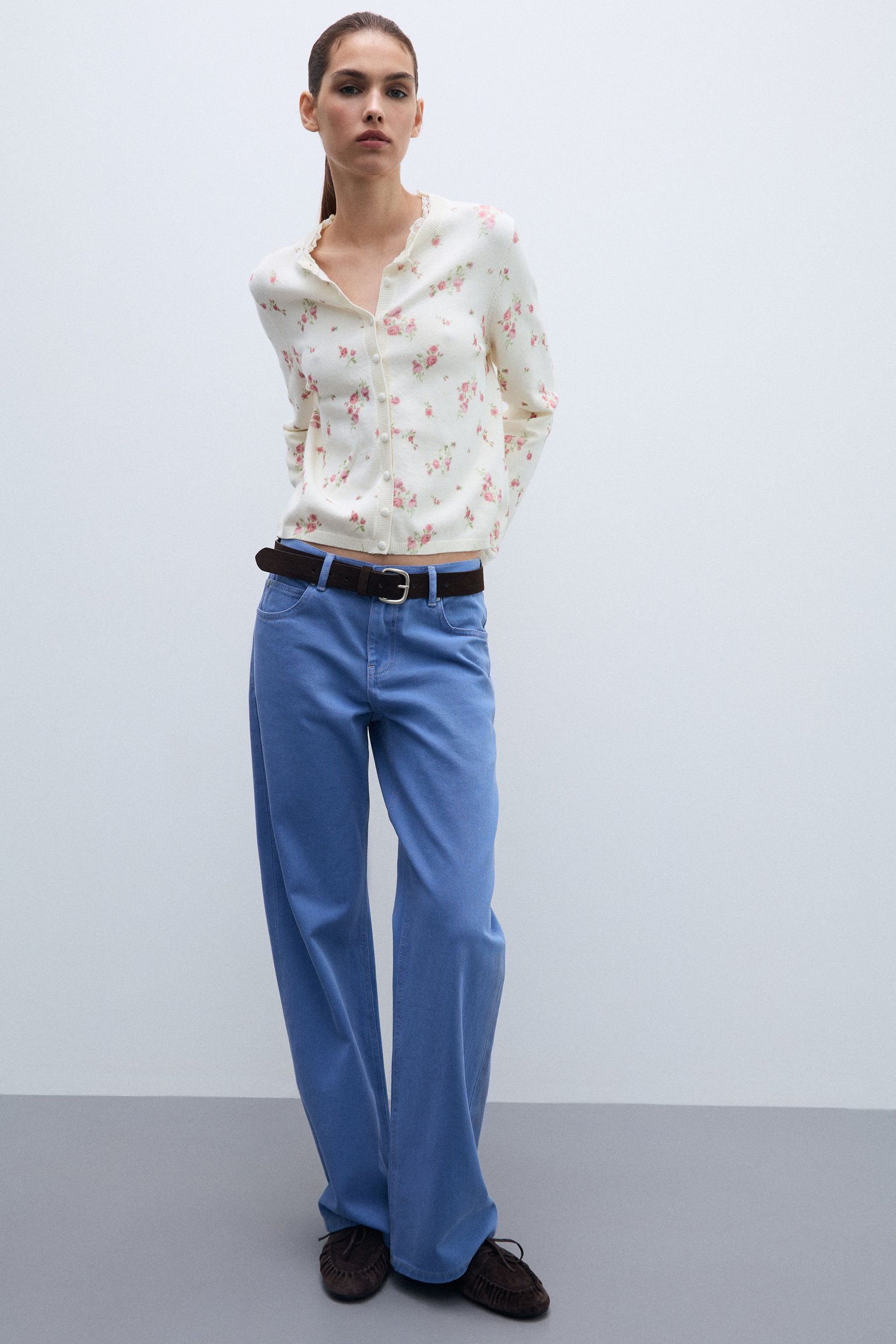 Кардиган с кружевом и цветочным узором
