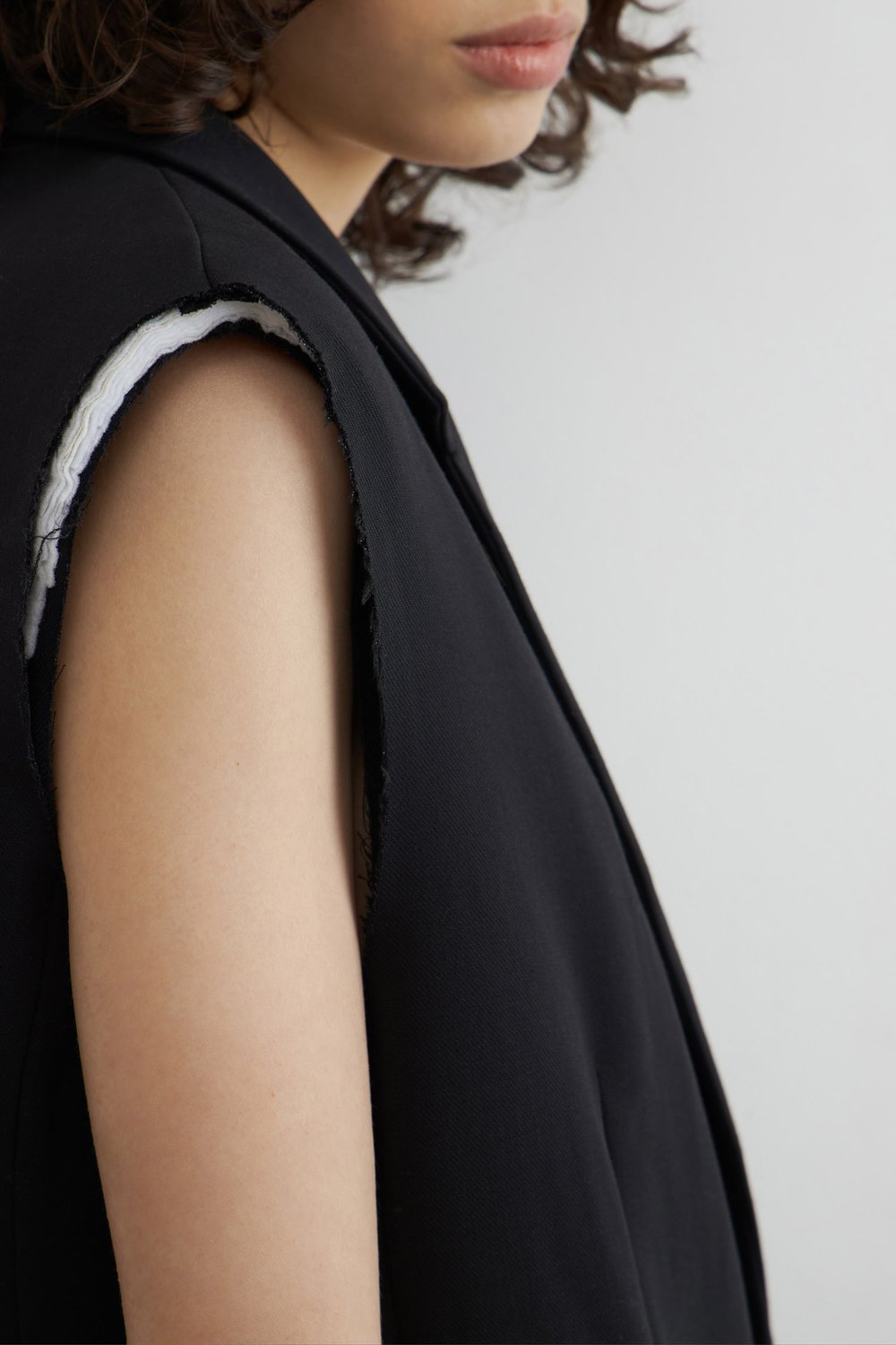 Жилет oversize в стиле гранж
