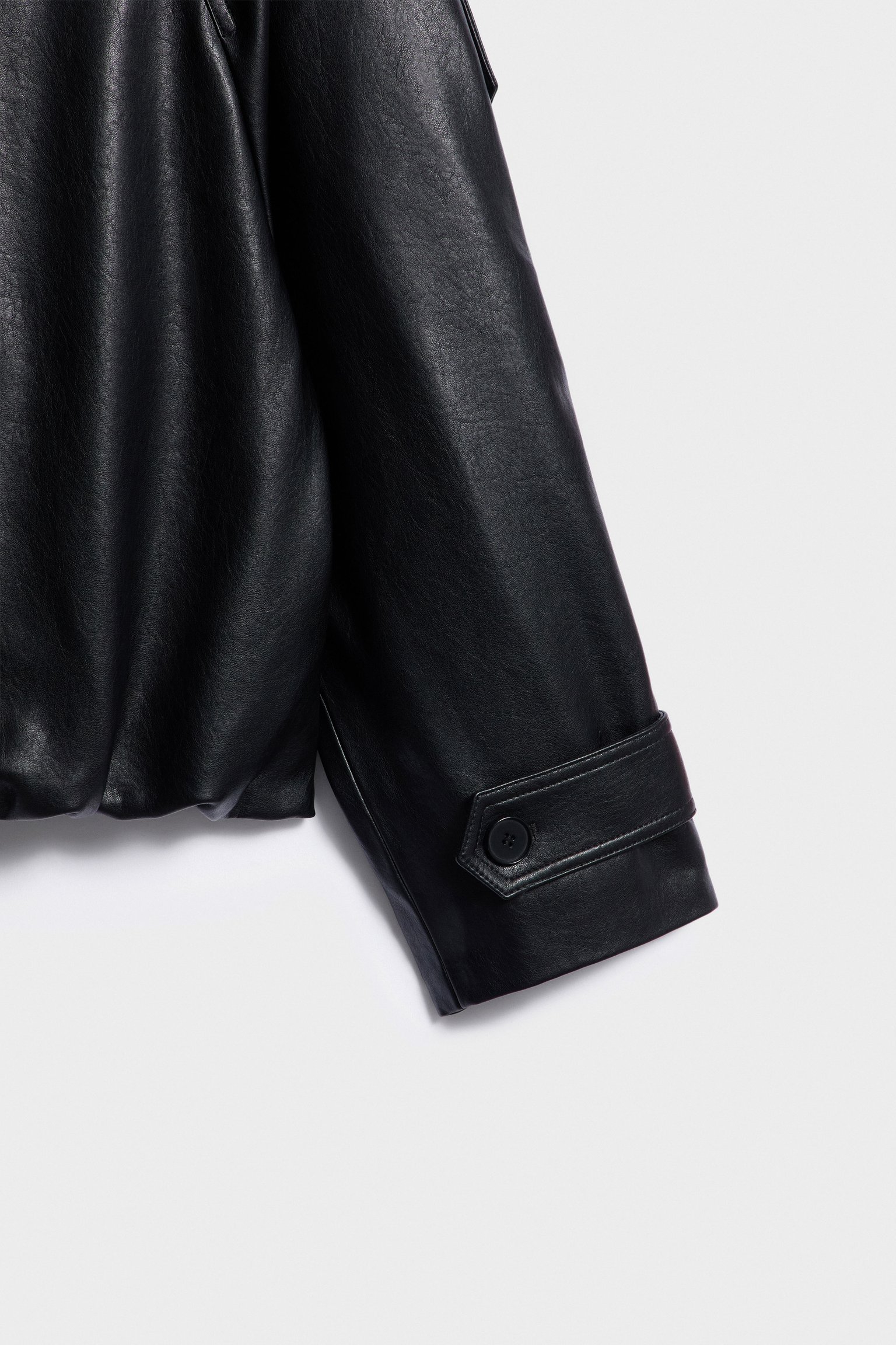 Куртка-тренчкот с отделкой под кожу