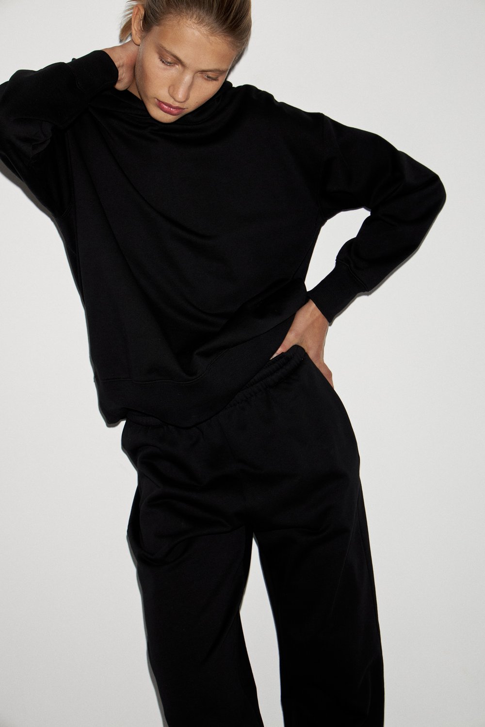 Базовое oversize худи из футера