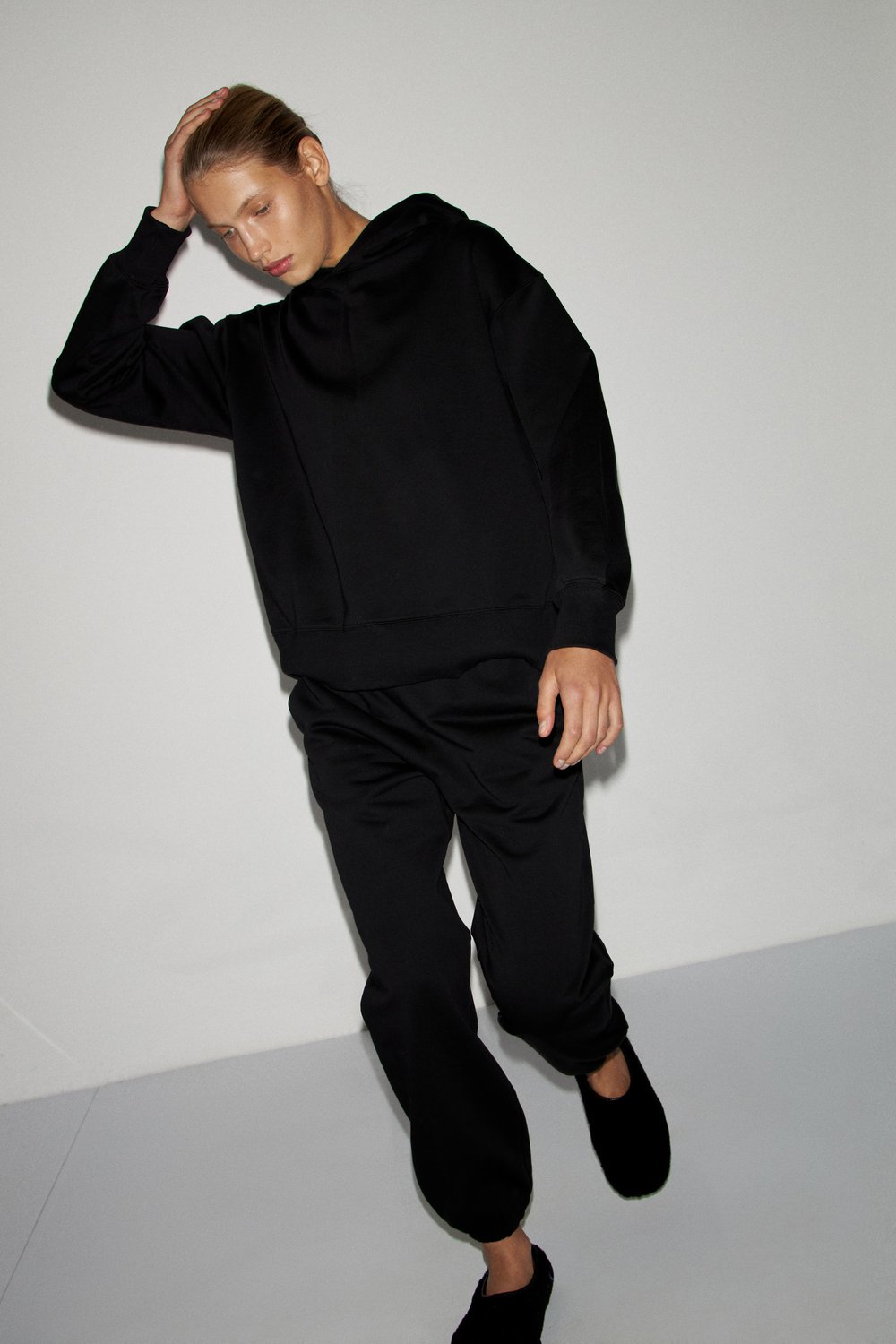 Базовое oversize худи из футера