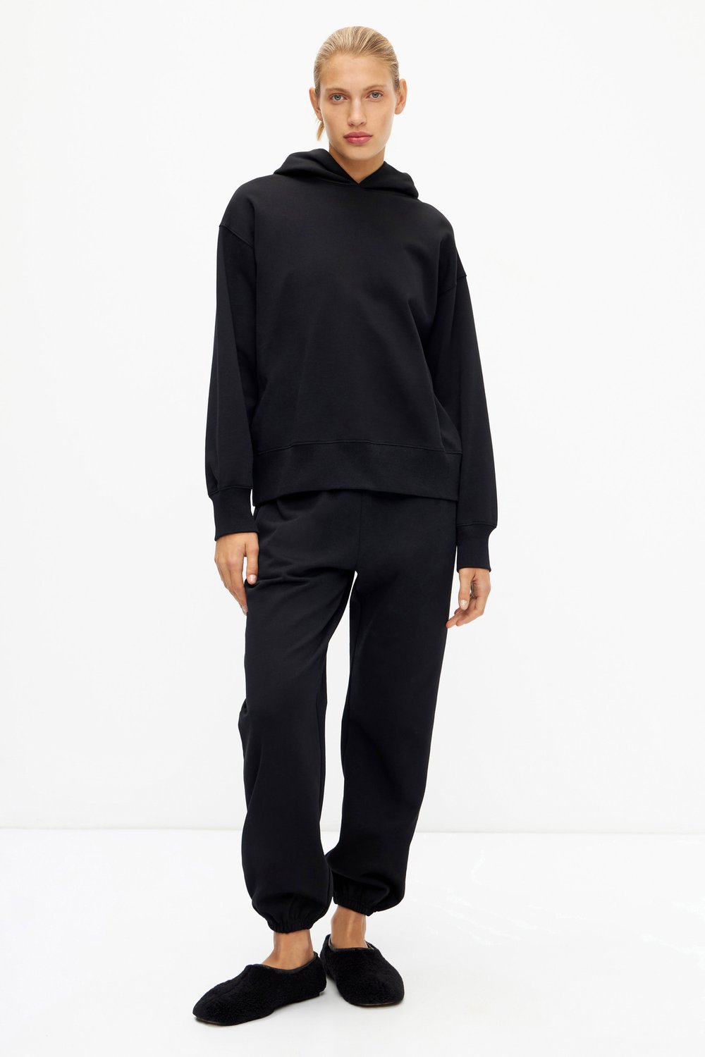 Базовое oversize худи из футера