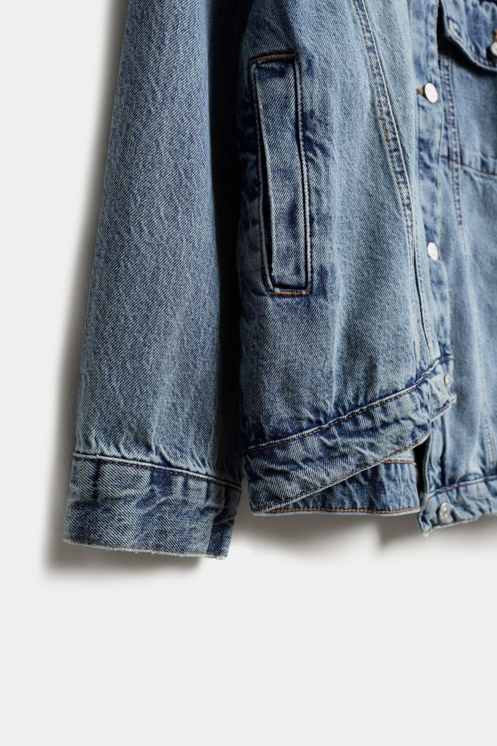 Асимметричная джинсовая oversize куртка