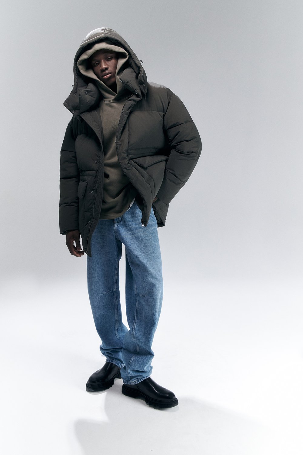 Непромокаемый пуховик oversize с капюшоном