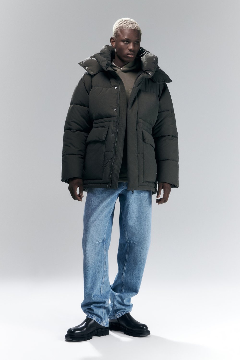 Непромокаемый пуховик oversize с капюшоном