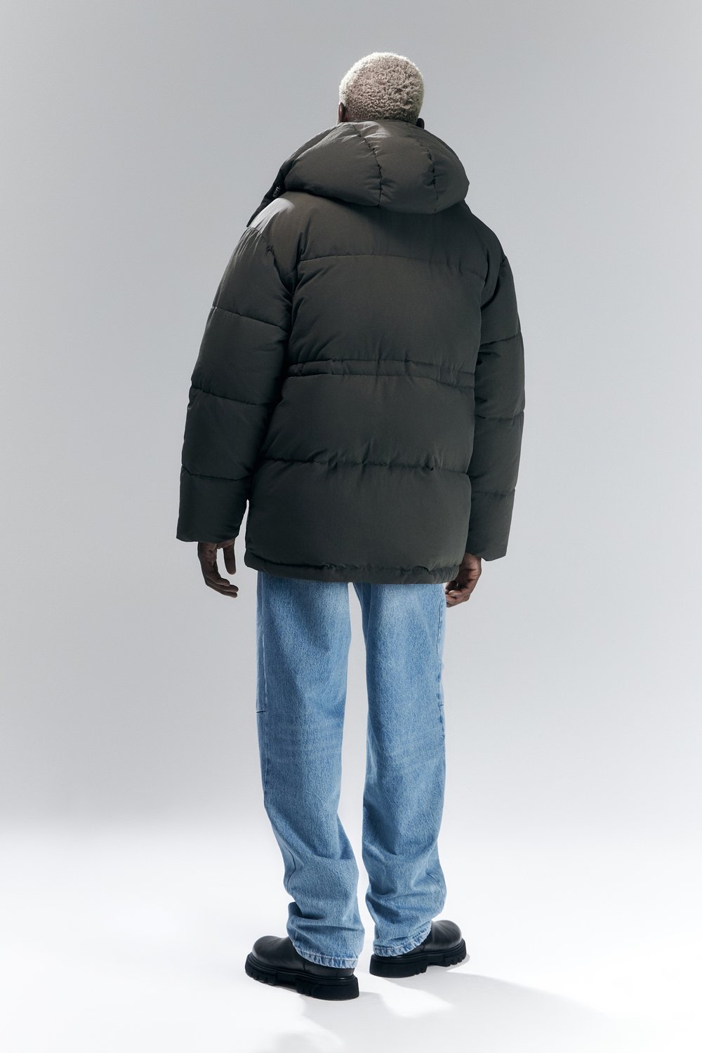 Непромокаемый пуховик oversize с капюшоном