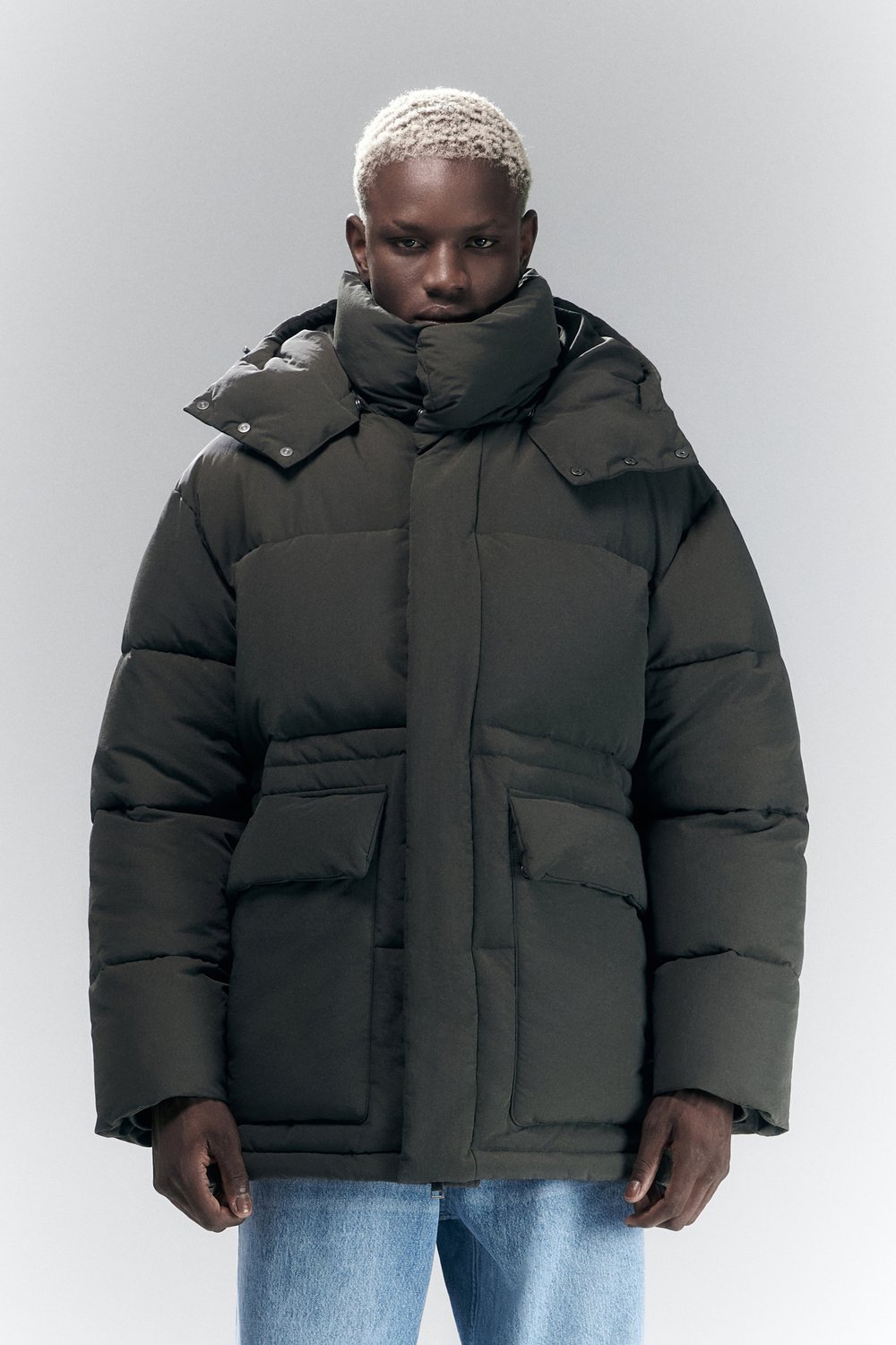 Непромокаемый пуховик oversize с капюшоном