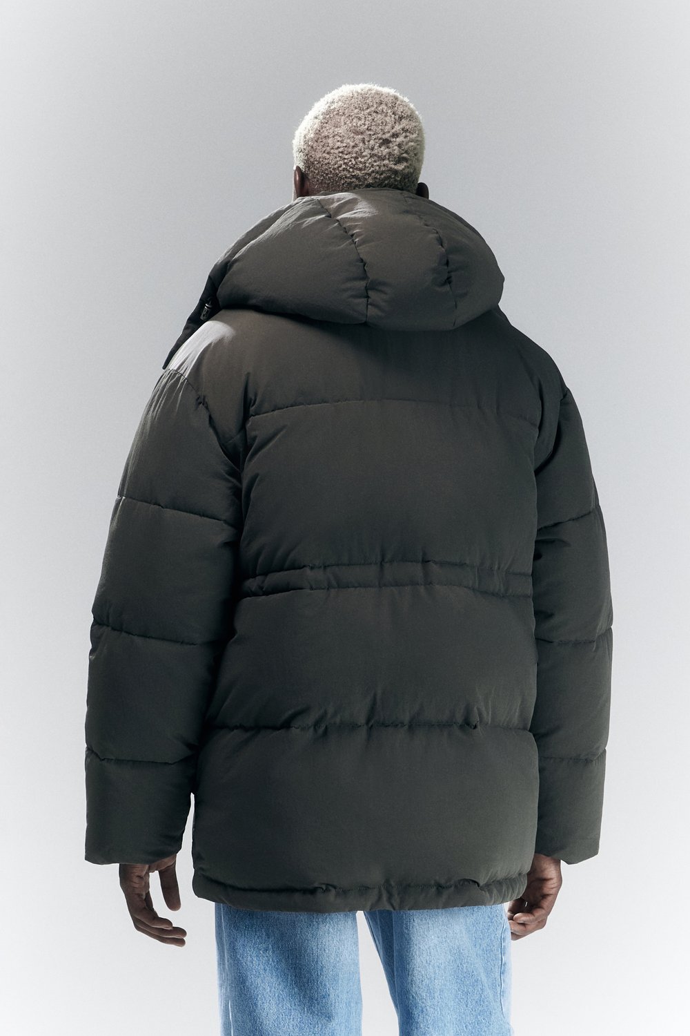 Непромокаемый пуховик oversize с капюшоном