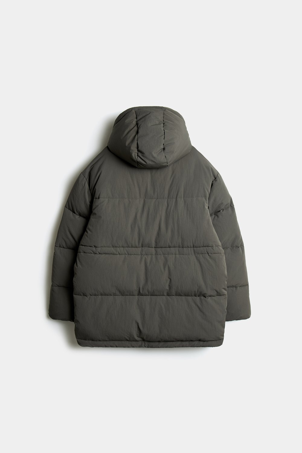 Непромокаемый пуховик oversize с капюшоном