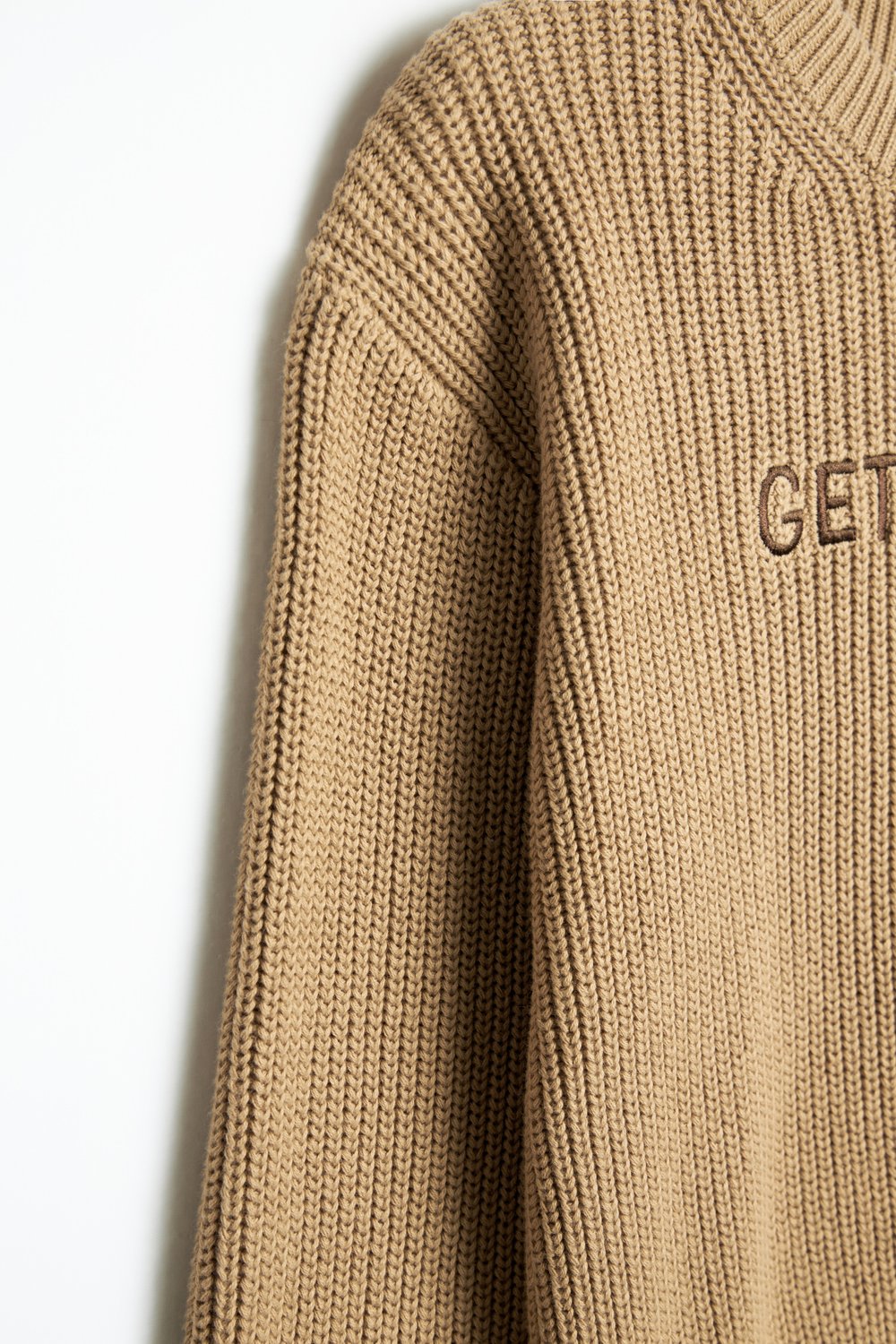 Свитер с декором