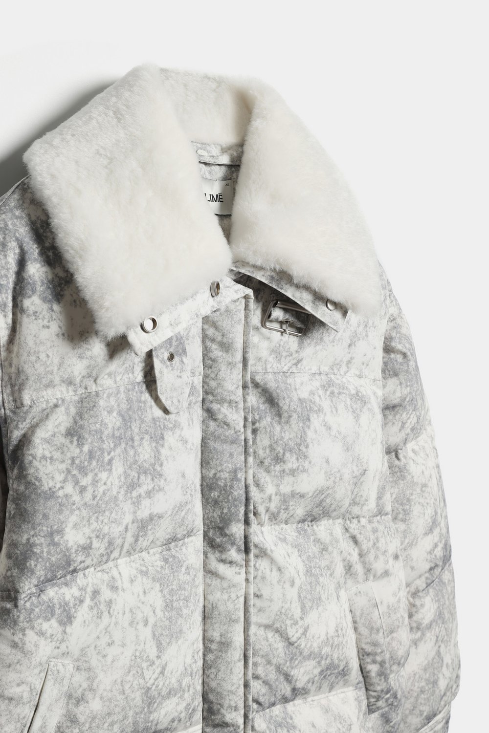Пуховик oversize с меховым воротником