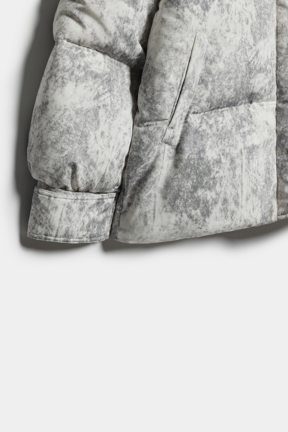Пуховик oversize с меховым воротником