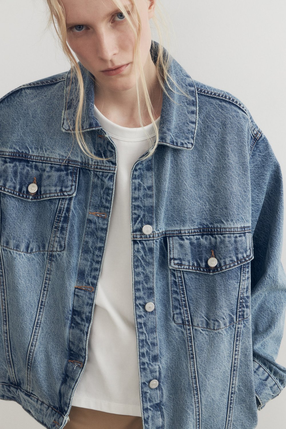 Асимметричная джинсовая oversize куртка