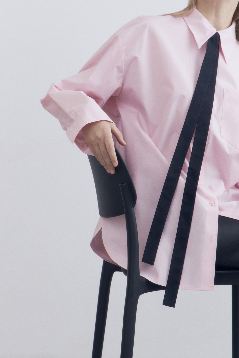 Рубашка oversize с контрастным галстуком