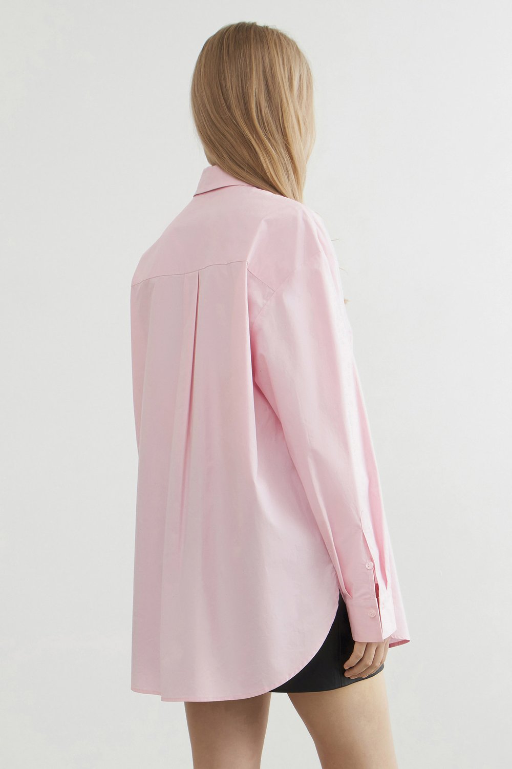 Рубашка oversize с контрастным галстуком