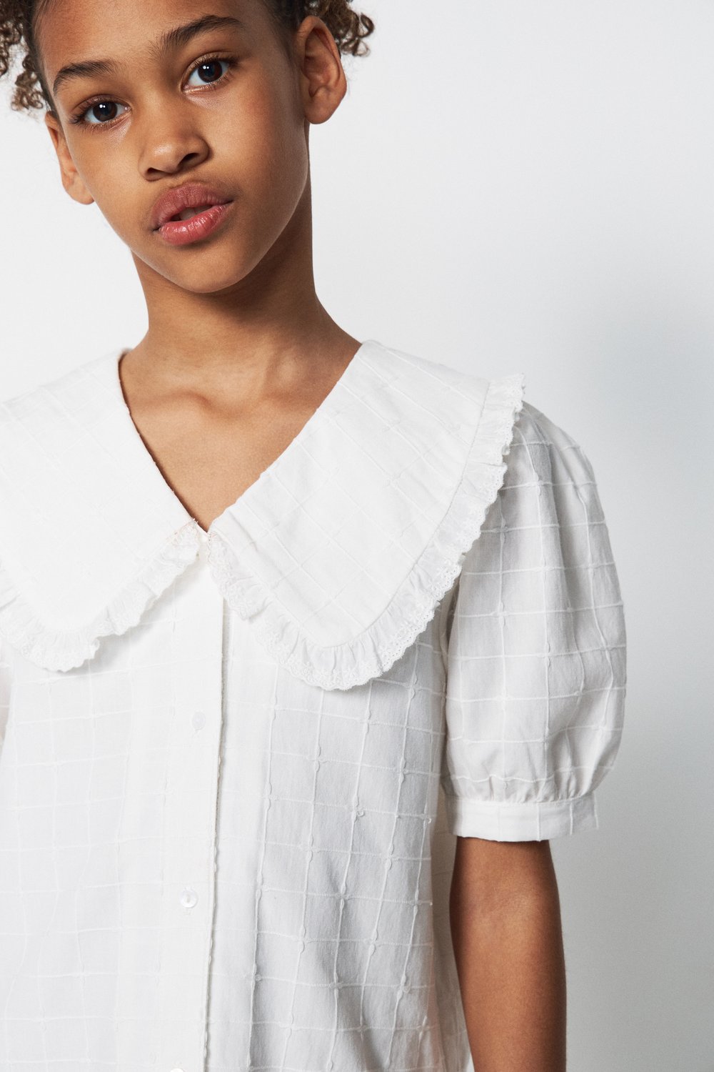 Хлопковое платье с вышивкой и кружевом