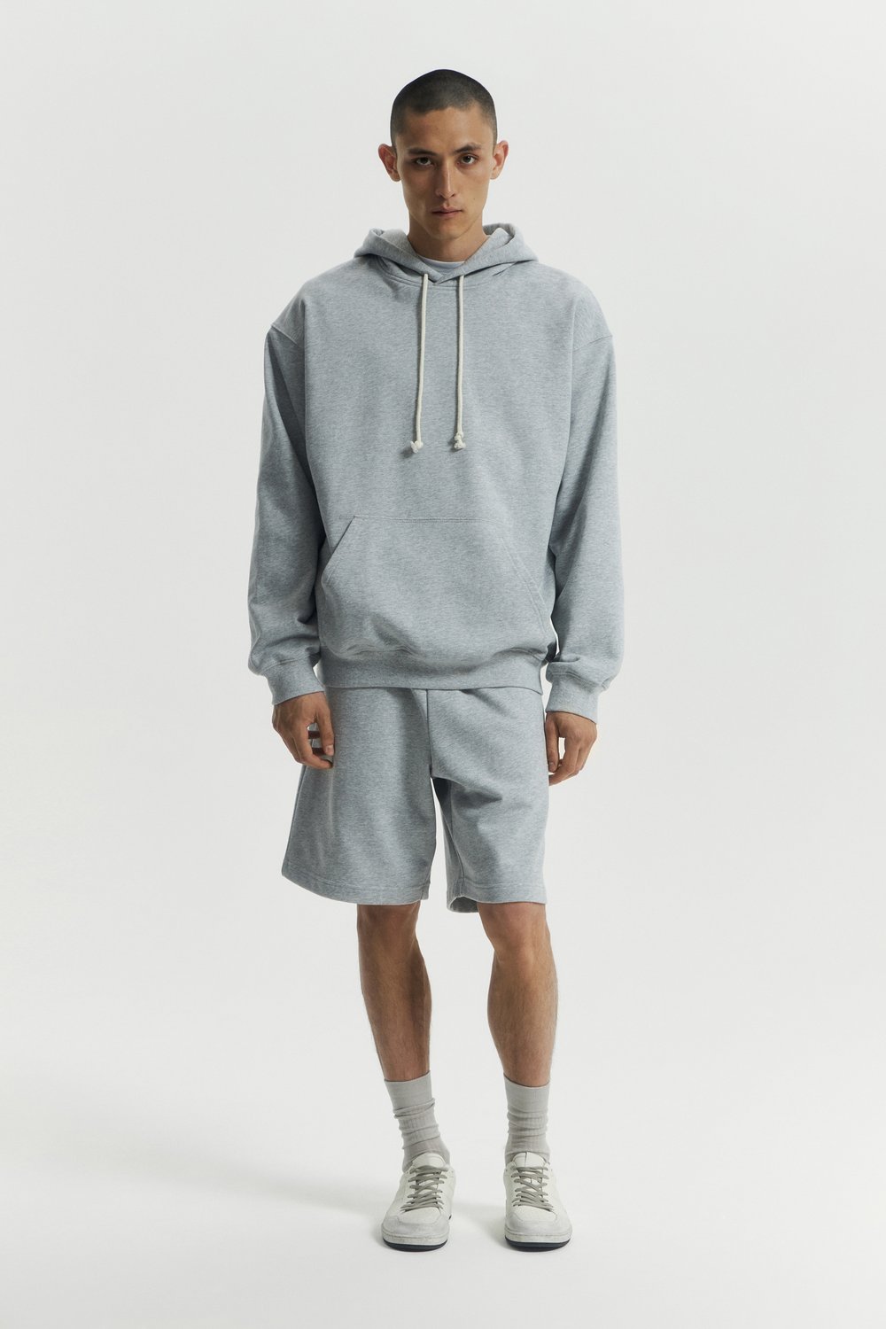 Кожаные кеды в стиле гранж