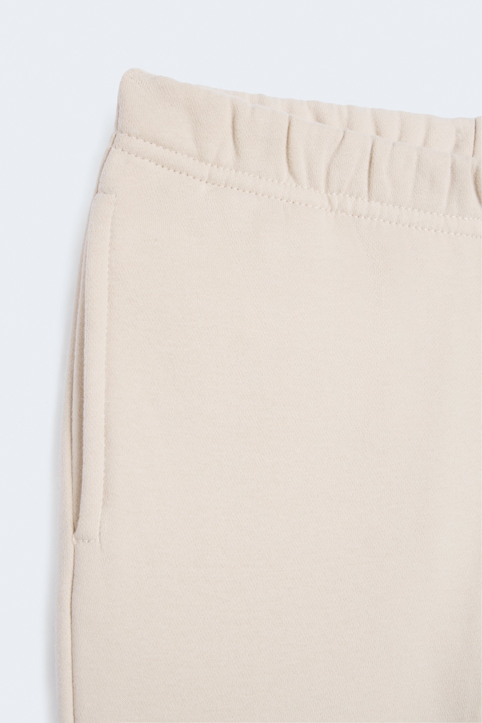 Базовые джоггеры из футера