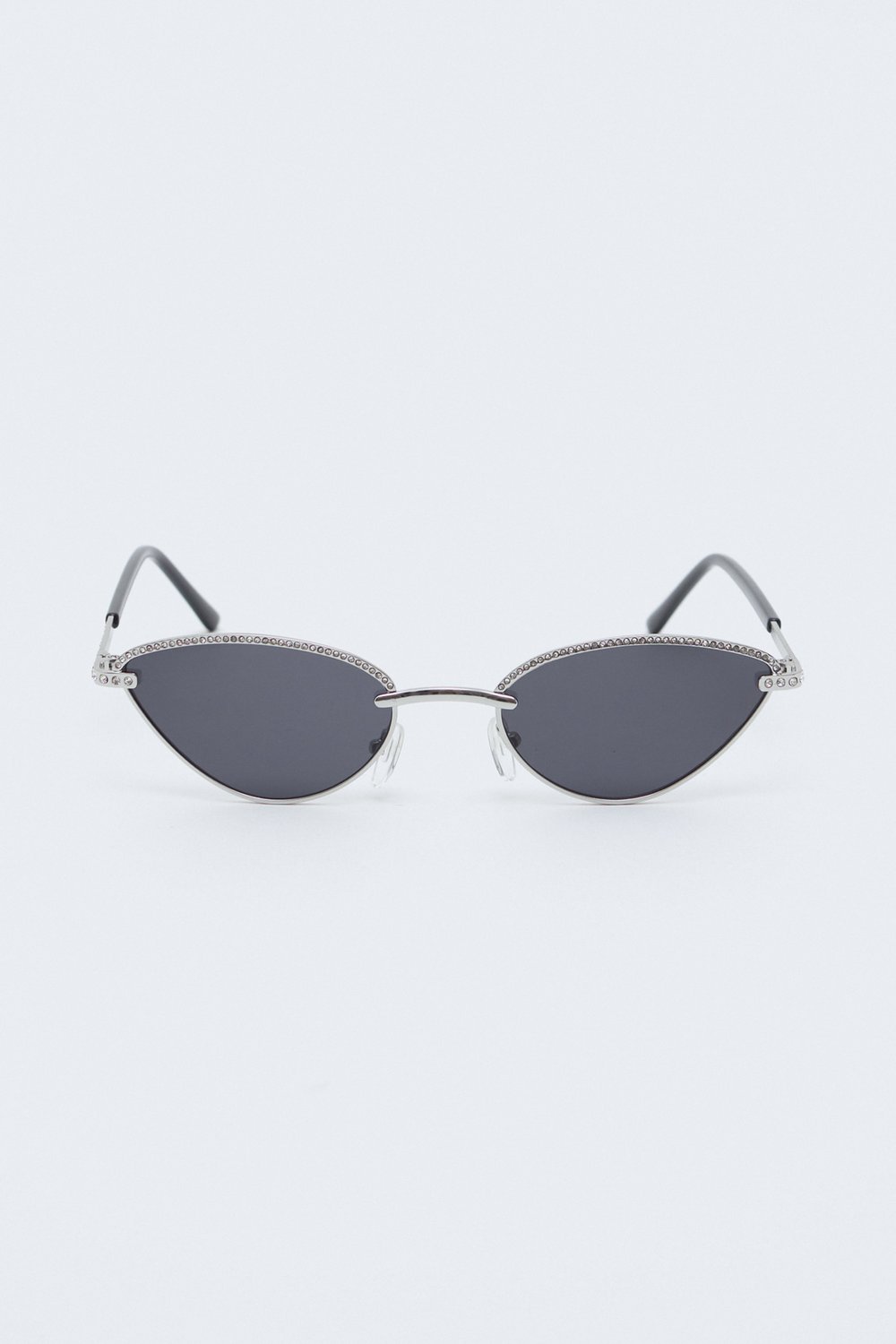 Солнцезащитные очки формы cat eye с кристаллами