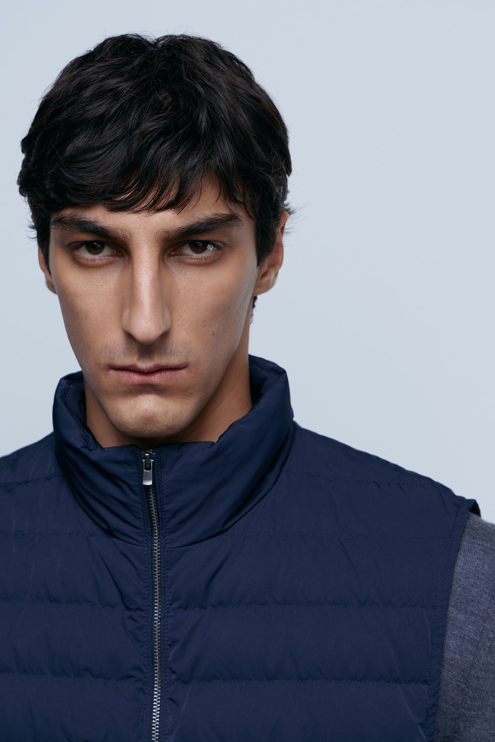 Жилет с наполнением из пуха и пера