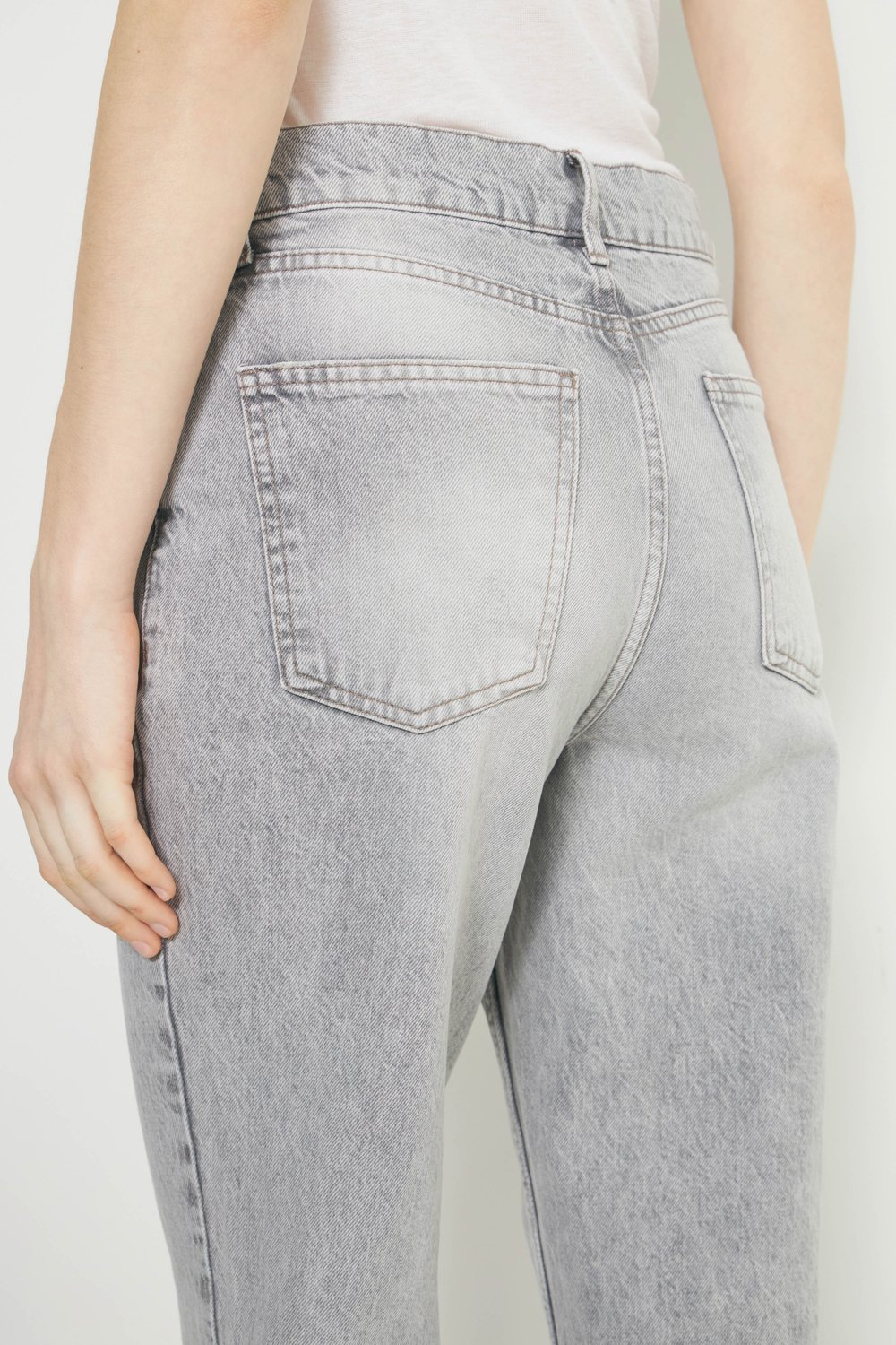 Джинсы mom fit с высокой посадкой