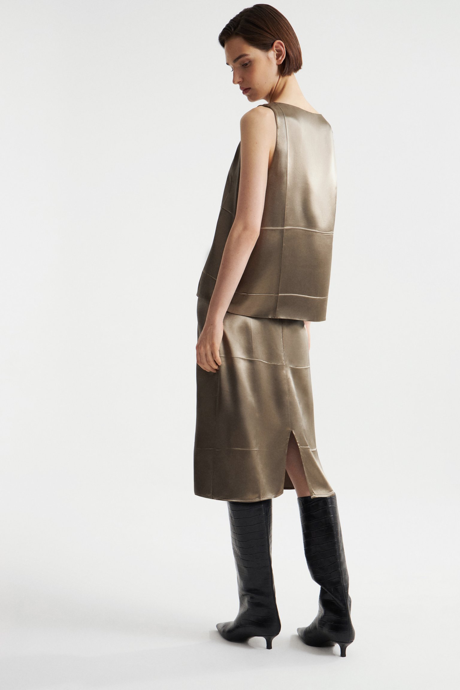 Кожаные сапоги с тиснением под крокодила