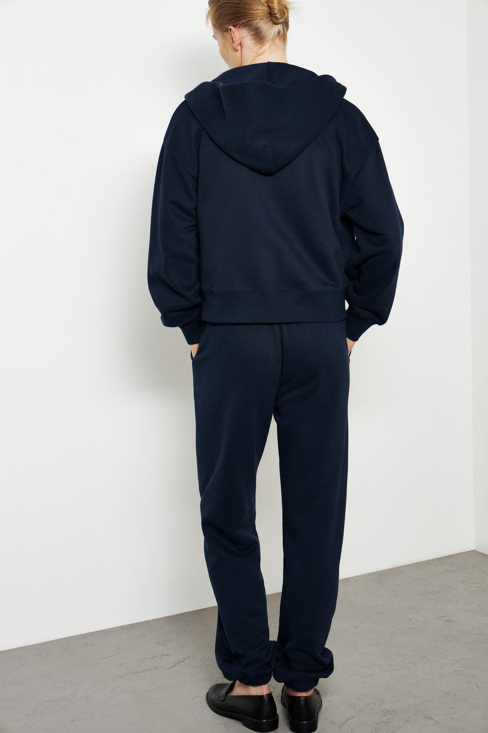 Худи на молнии с вышивкой