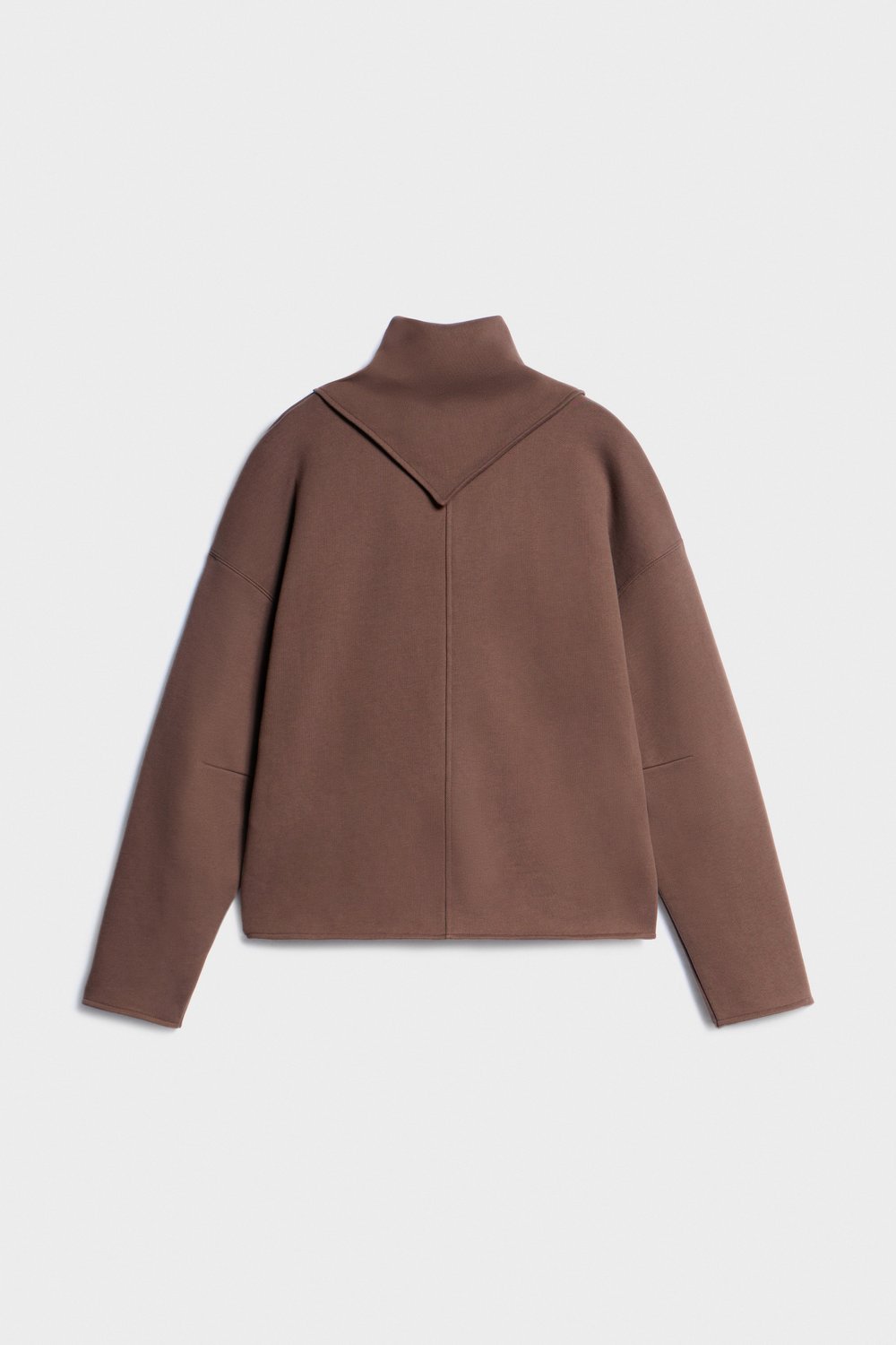 Толстовка с галстуком и брошью