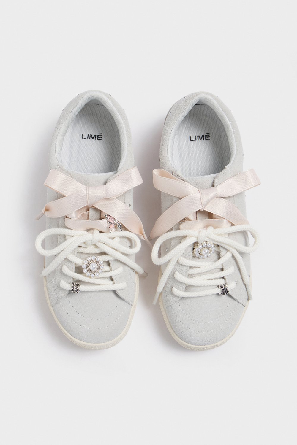Замшевые кеды с декором