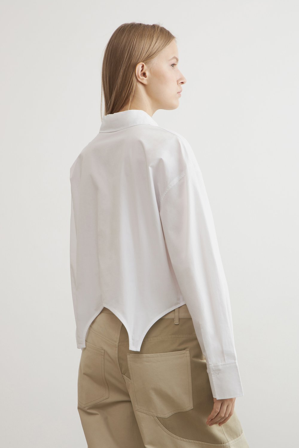 Рубашка oversize в технике деконструкции