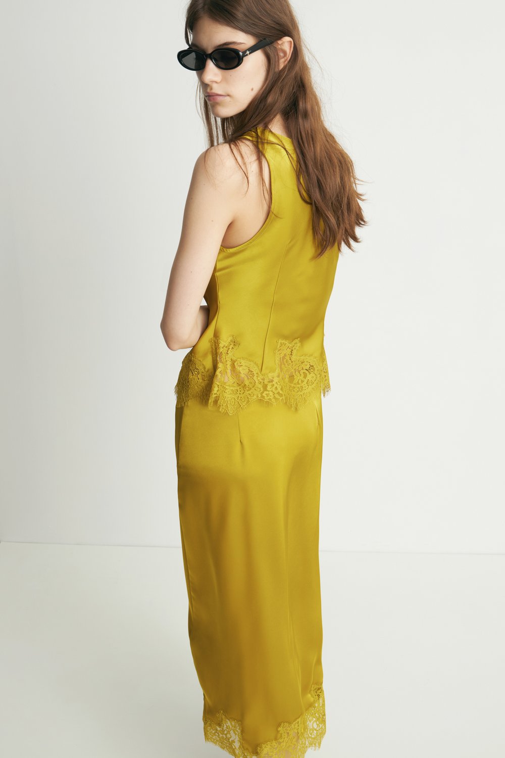 Топ из атласного шелка с кружевом