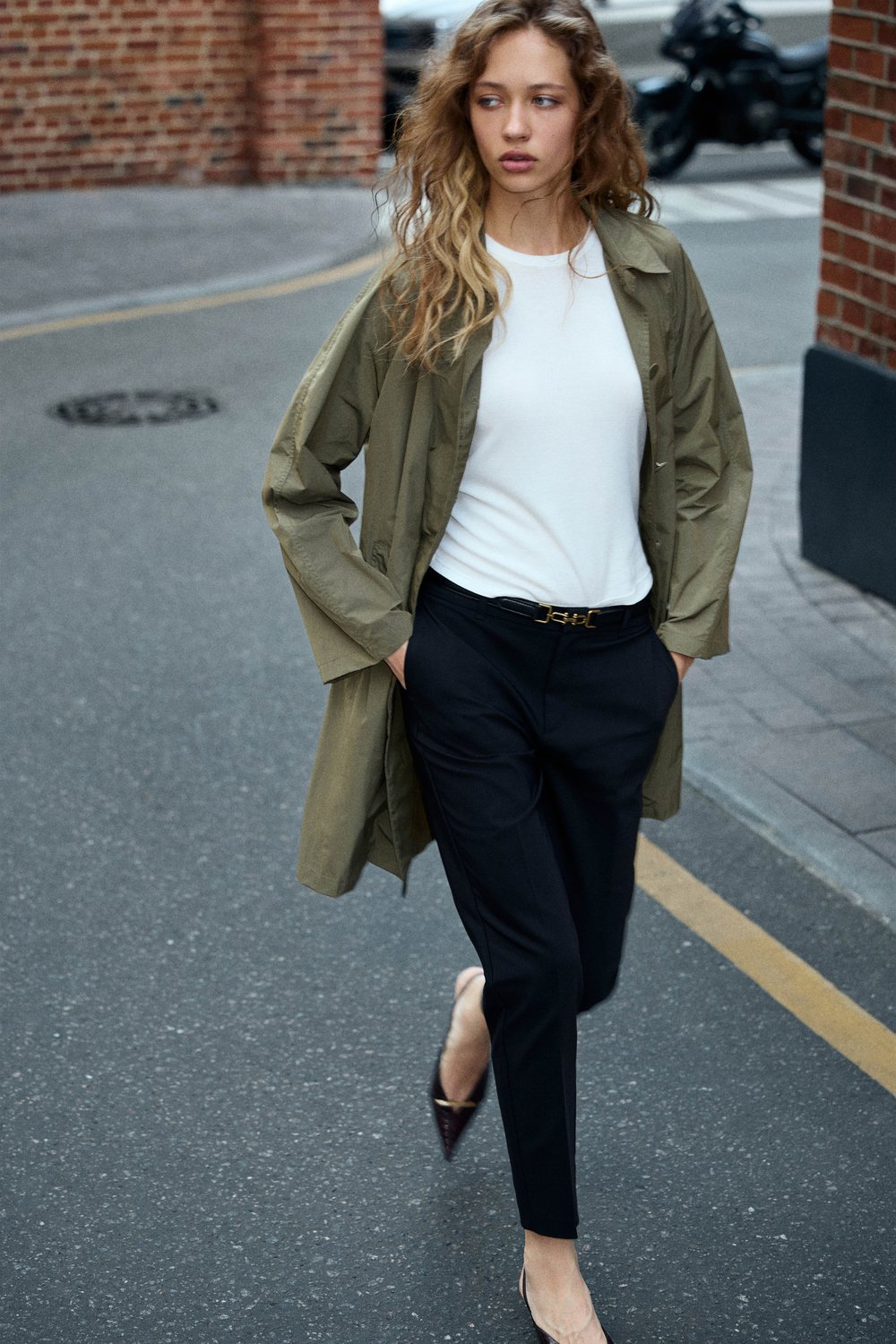 Брюки зауженного кроя со стрелками