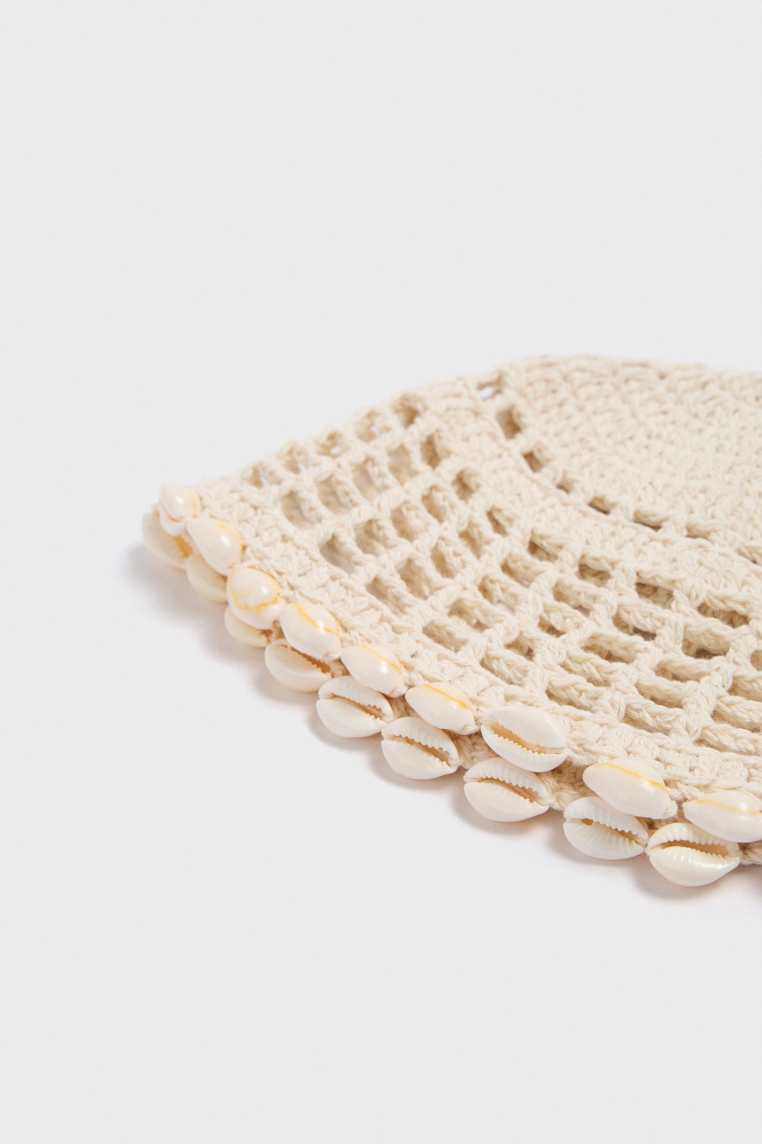 Бини из кроше с ракушками