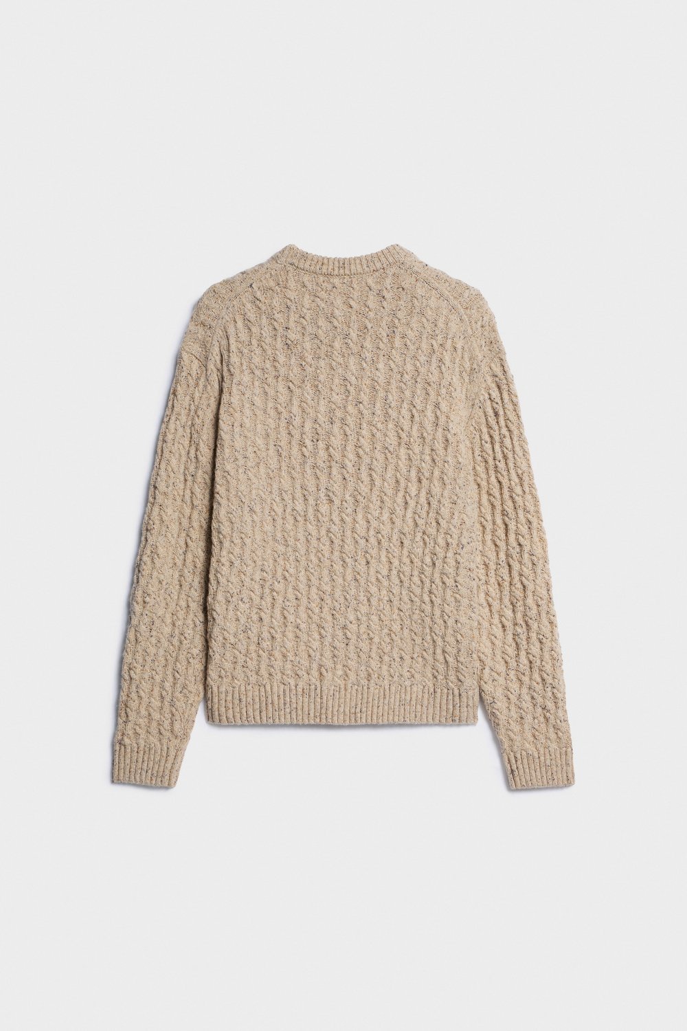 Меланжевый свитер с арановым узором