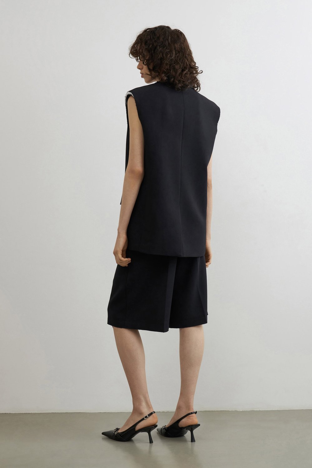 Жилет oversize в стиле гранж