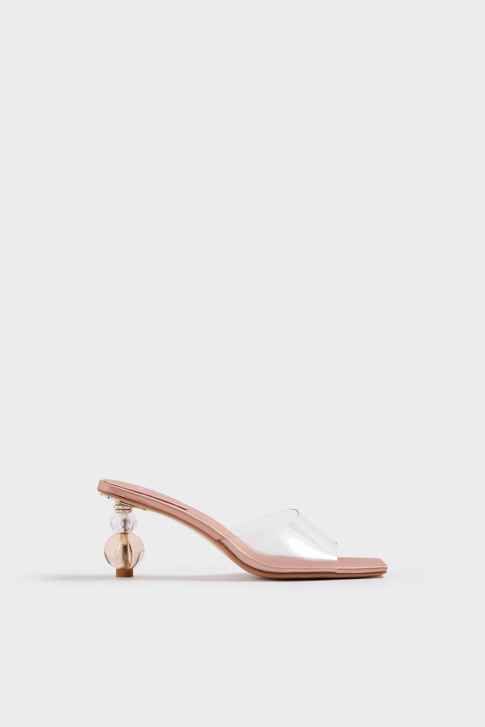 Босоножки на акцентном каблуке