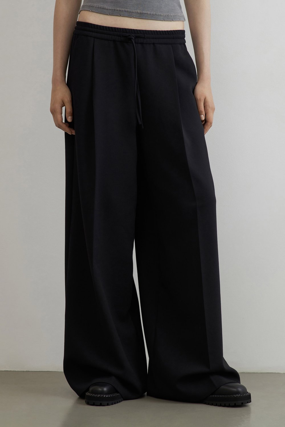 Брюки wide leg с защипами
