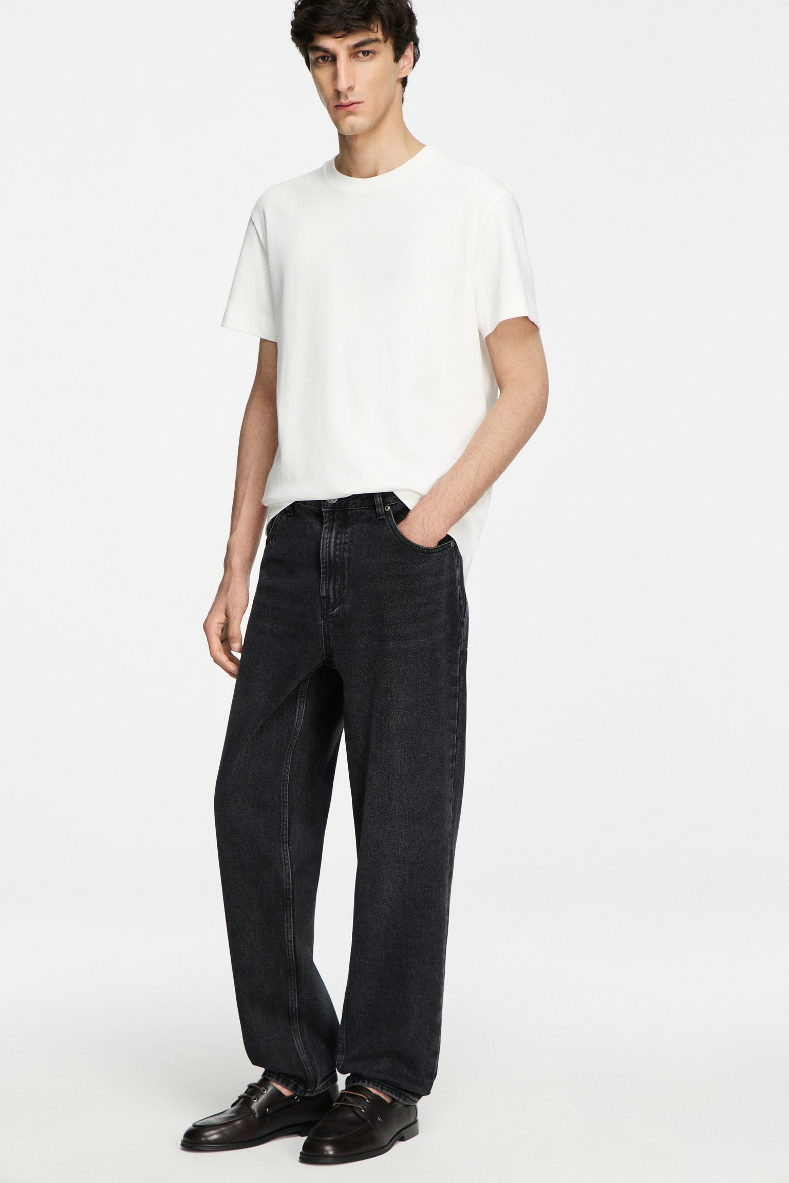 Базовая футболка прямого кроя