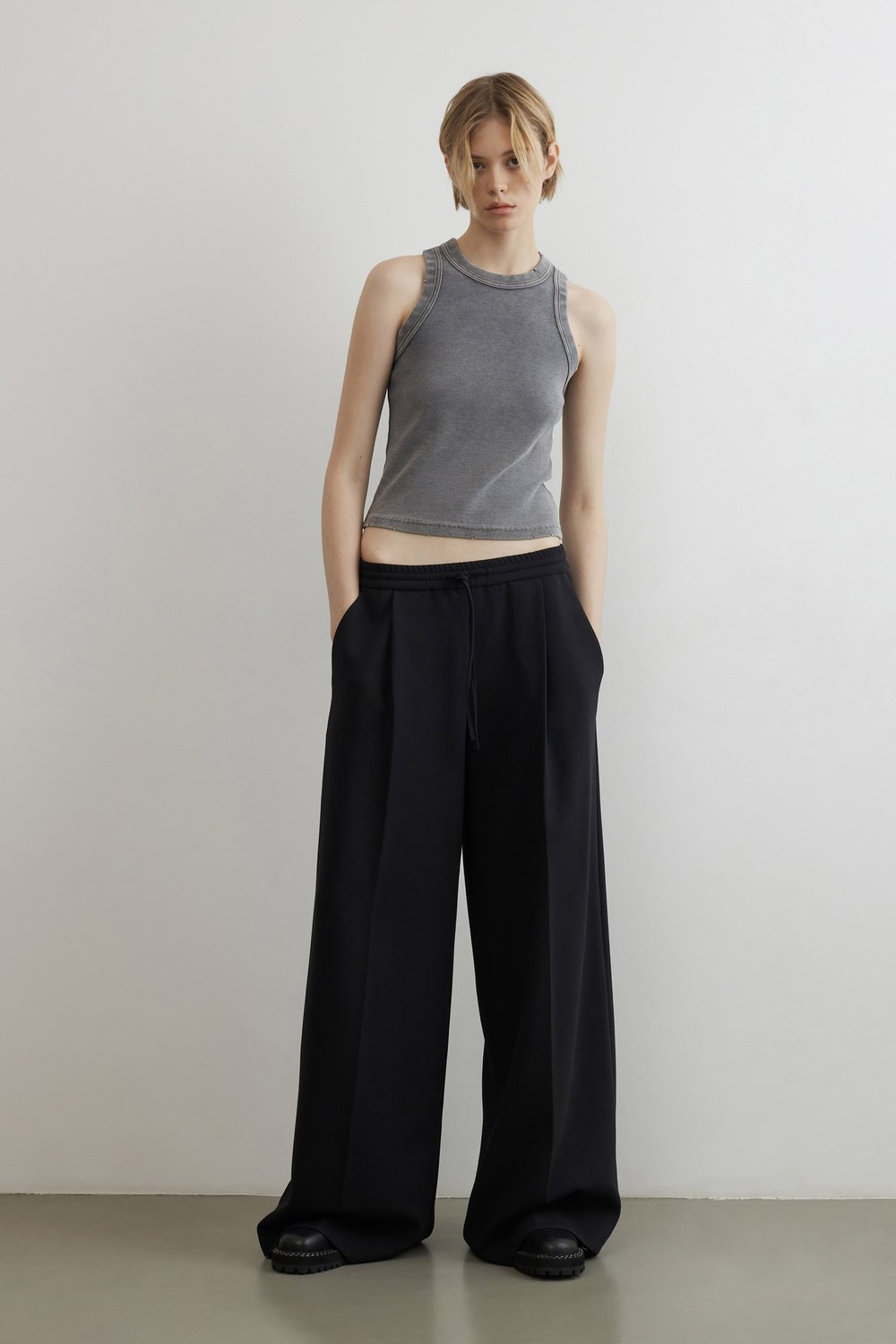Брюки wide leg с защипами